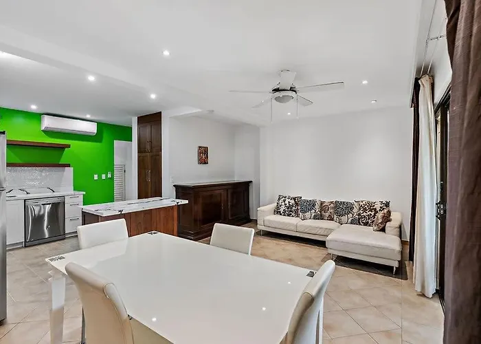 Colorful & Private 2-bedroom Just A Short Walk From The Apartamento Coco