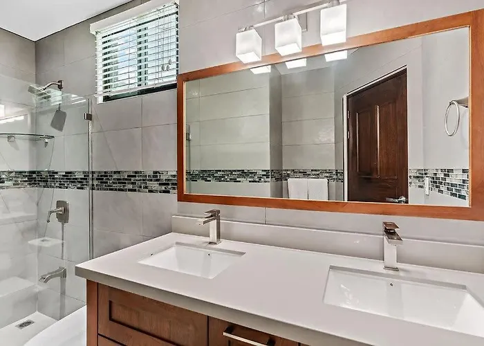 Colorful & Private 2-bedroom Just A Short Walk From The *