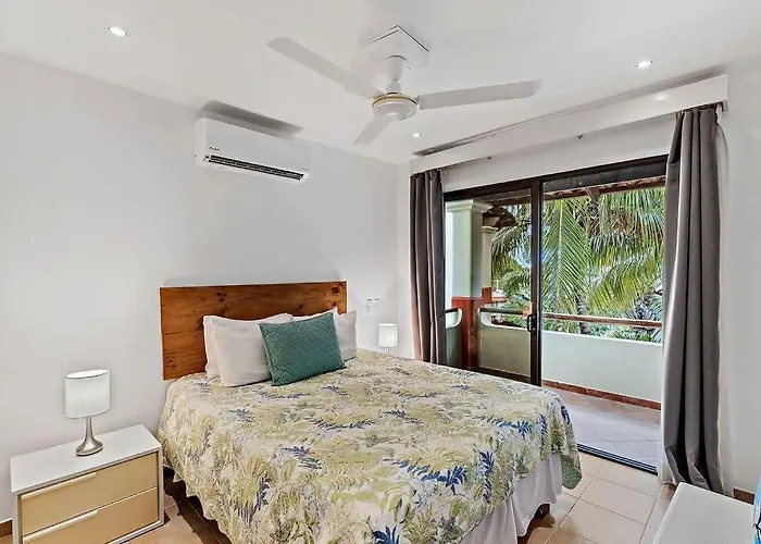 Colorful & Private 2-bedroom Just A Short Walk From The Coco
